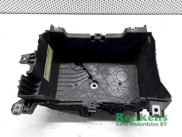 Battery box from a Renault Megane III Berline (BZ) 1.5 dCi 110 2012