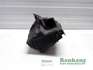 Usados Cuerpo de filtro de aire Renault Megane III Berline (BZ) 1.5 dCi 110 Precio € 40,00 Norma de margen ofrecido por Renkens Auto-Onderdelen B.V.