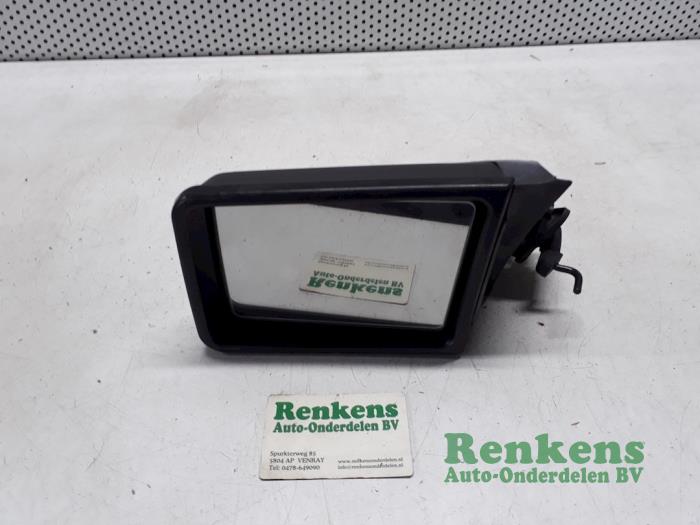 Außenspiegel links van een Opel Rekord E1/E2/F 2.0 S 1984
