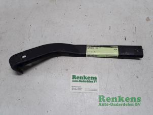 Nuevos Soporte de parachoques izquierda delante Opel Rekord D 1.9 Precio € 14,52 IVA incluido ofrecido por Renkens Auto-Onderdelen B.V.