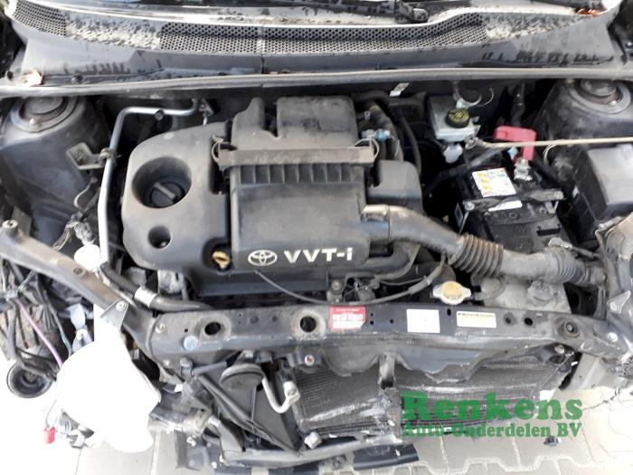 Getriebe van een Toyota Yaris (P1) 1.3 16V VVT-i 2004