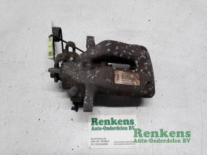 Used Rear brake calliper, left Peugeot 407 SW (6E) 2.0 HDiF 16V Price € 35,00 Margin scheme offered by Renkens Auto-Onderdelen B.V.