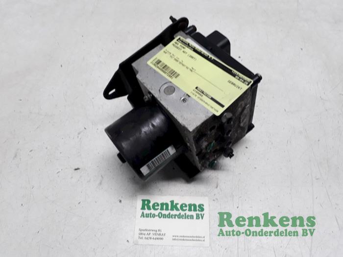 ABS pump from a Peugeot 407 SW (6E) 2.0 HDiF 16V 2007