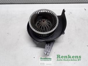 Usagé Moteur de ventilation chauffage Skoda Roomster (5J) 1.2 12V HTP Prix € 40,00 Règlement à la marge proposé par Renkens Auto-Onderdelen B.V.