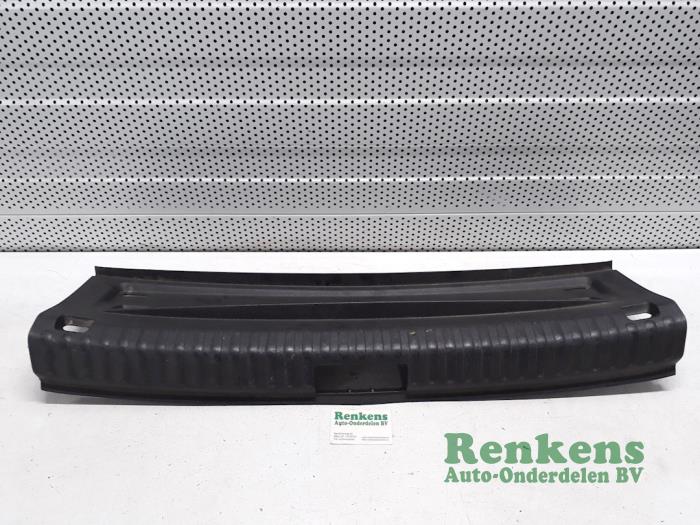 Luggage compartment trim from a Volkswagen Tiguan (5N1/2) 2.0 TDI 16V 4Motion 2009