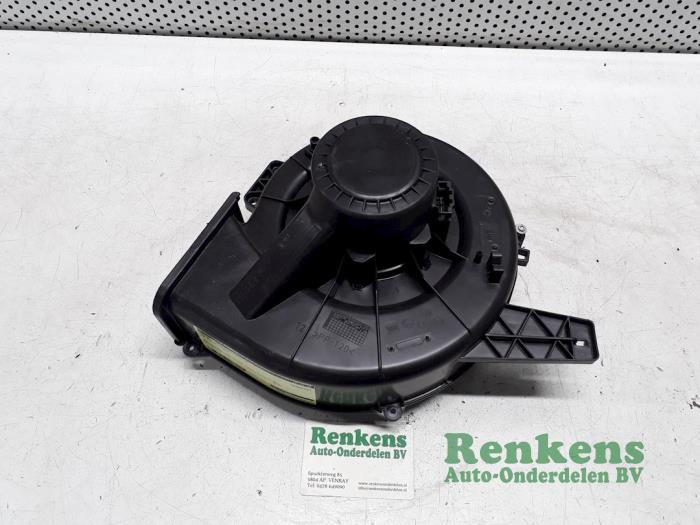 Heating and ventilation fan motor from a Volkswagen Polo IV (9N1/2/3) 1.4 TDI 80 2008
