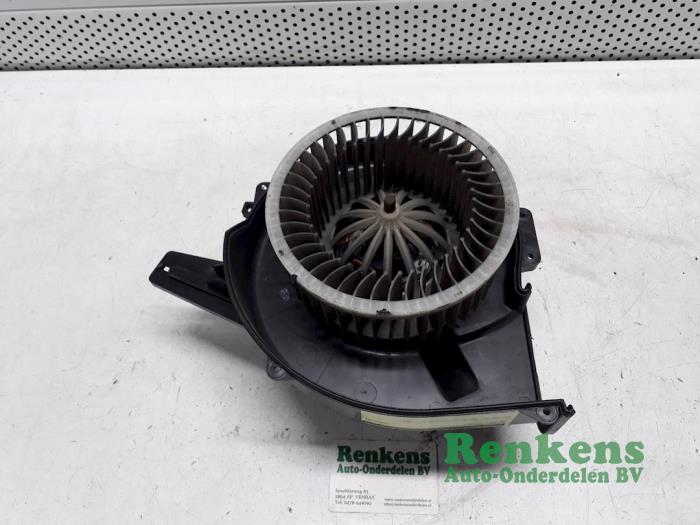 Motor de ventilador de calefactor de un Volkswagen Polo IV (9N1/2/3) 1.4 TDI 80 2008