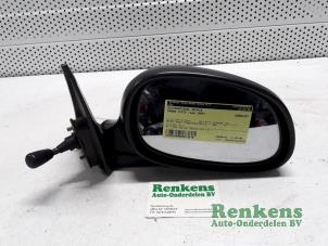 Używane Lusterko zewnetrzne prawe Honda Civic (EG/EH) 1.5 DXi,LSi 16V Cena € 20,00 Procedura marży oferowane przez Renkens Auto-Onderdelen B.V.