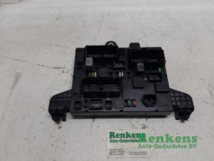 Używane Skrzynka bezpieczników Opel Astra J (PC6/PD6/PE6/PF6) 1.6 16V Cena € 75,00 Procedura marży oferowane przez Renkens Auto-Onderdelen B.V.