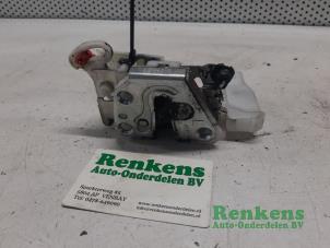 Usagé Serrure portière mécanique 4portes avant gauche Citroen C1 1.0 12V Prix € 25,00 Règlement à la marge proposé par Renkens Auto-Onderdelen B.V.