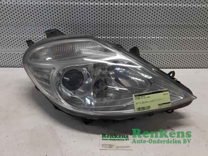 Używane Reflektor prawy Citroen C8 (EA/EB) 2.2 16V Cena € 45,00 Procedura marży oferowane przez Renkens Auto-Onderdelen B.V.