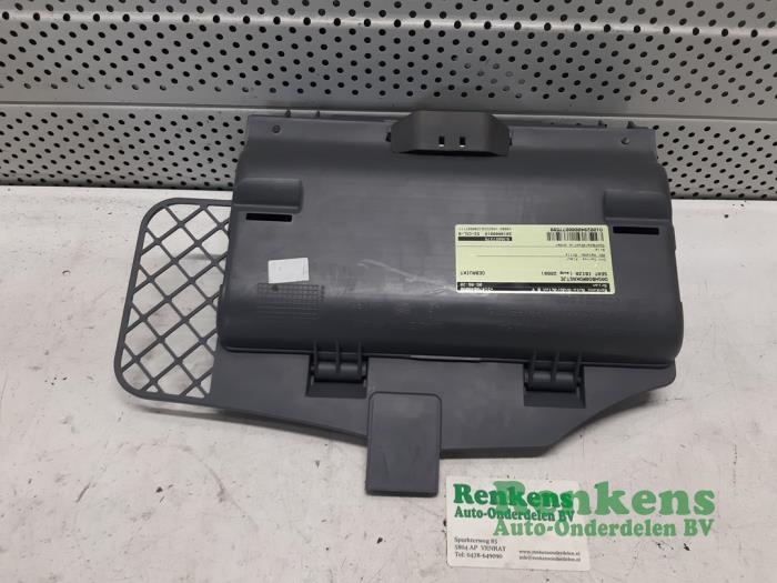 Gebrauchte Handschuhfach Seat Ibiza IV (6J5) 1.4 16V Preis € 20,00 Margenregelung angeboten von Renkens Auto-Onderdelen B.V.