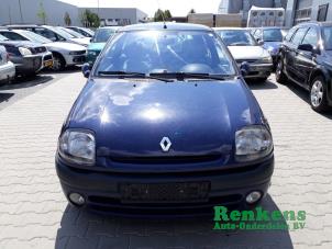 Used Headlight, left Renault Clio II (BB/CB) 1.6 16V Price € 25,00 Margin scheme offered by Renkens Auto-Onderdelen B.V.