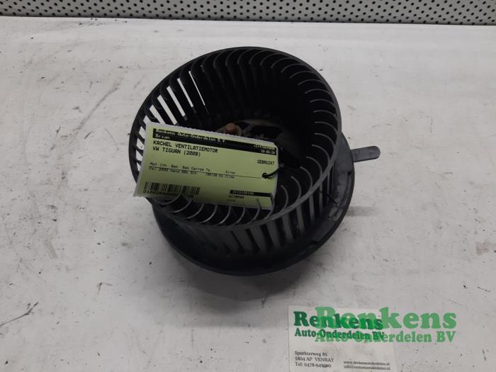 Heating and ventilation fan motor from a Volkswagen Tiguan (5N1/2) 2.0 TDI 16V 4Motion 2009