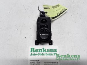 Usados Interruptor de retrovisor Hyundai i20 1.4i 16V Precio € 15,00 Norma de margen ofrecido por Renkens Auto-Onderdelen B.V.