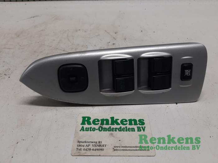Usados Interruptor de ventanilla eléctrica Mazda Premacy 1.8 16V Exclusive HP Precio € 25,00 Norma de margen ofrecido por Renkens Auto-Onderdelen B.V.