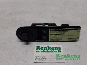 Used Electric window switch Renault Clio IV (5R) 1.5 Energy dCi 90 FAP Price € 20,00 Margin scheme offered by Renkens Auto-Onderdelen B.V.