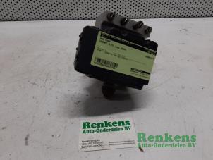 Usagé Bloc ABS Suzuki Alto (RF410) 1.1 16V Prix € 50,00 Règlement à la marge proposé par Renkens Auto-Onderdelen B.V.