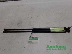 Used Set of gas struts for boot Peugeot 206 (2A/C/H/J/S) 1.4 XR,XS,XT,Gentry Price € 20,00 Margin scheme offered by Renkens Auto-Onderdelen B.V.