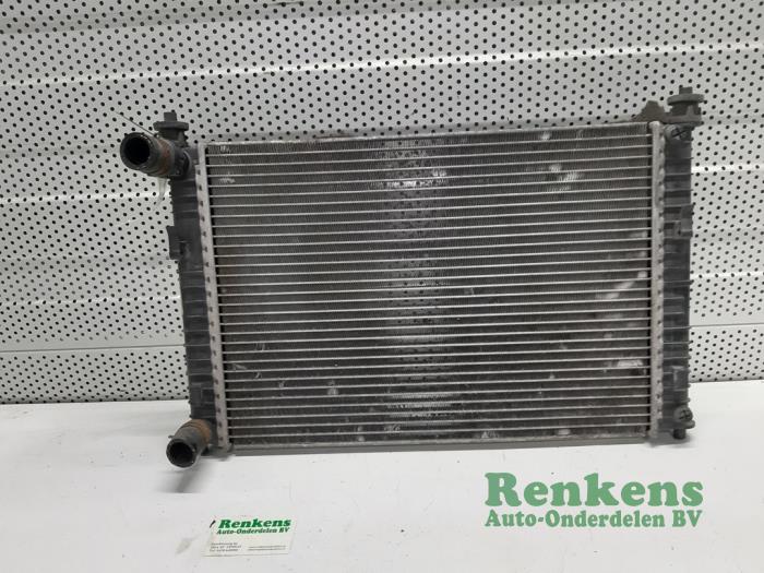 Usagé Radiateur Ford Fiesta 5 (JD/JH) 1.3 Prix € 35,00 Règlement à la marge proposé par Renkens Auto-Onderdelen B.V.
