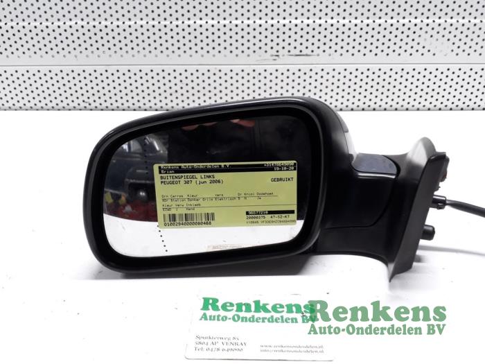 Wing mirror, left from a Peugeot 307 Break (3E) 1.6 HDiF 110 16V 2006