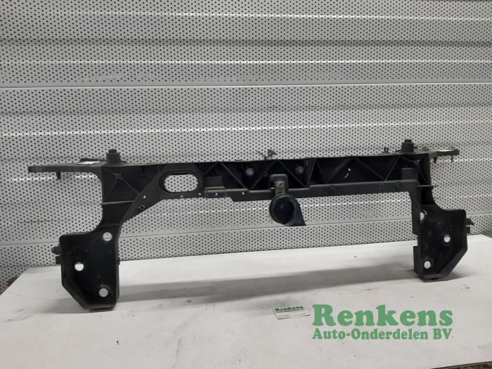 Front panel from a Renault Clio III (BR/CR) 1.5 dCi 70 2006