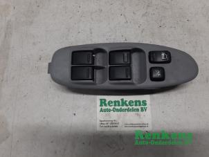 Used Electric window switch Nissan Almera Tino (V10M) 1.8 16V Price € 25,00 Margin scheme offered by Renkens Auto-Onderdelen B.V.