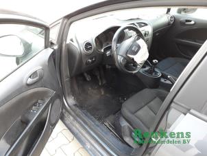 Gebrauchte Elektrisches Fenster Schalter Seat Leon (1P1) 1.8 TSI 16V Preis € 25,00 Margenregelung angeboten von Renkens Auto-Onderdelen B.V.