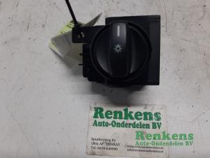 Gebrauchte Licht Schalter Mercedes A (W169) 1.7 A-180 Preis € 25,00 Margenregelung angeboten von Renkens Auto-Onderdelen B.V.