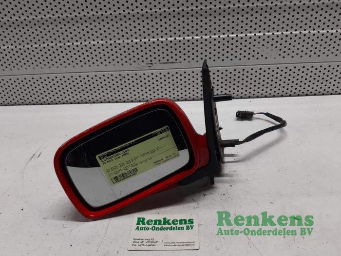 Wing mirror, left from a Volkswagen Polo III (6N1) 1.4i 60 1999