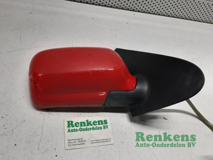 Wing mirror, right from a Volkswagen Polo III (6N1) 1.4i 60 1999