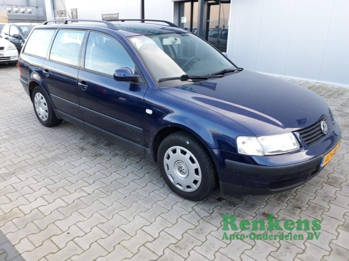 Używane Reflektor prawy Volkswagen Passat Variant (3B5) 1.8 20V Cena € 30,00 Procedura marży oferowane przez Renkens Auto-Onderdelen B.V.