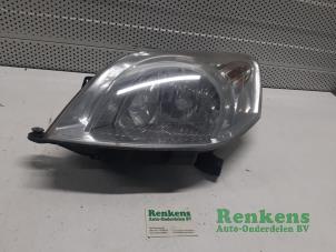 Usados Faro izquierda Peugeot Bipper Tepee (AJ) 1.4 HDi Precio € 30,00 Norma de margen ofrecido por Renkens Auto-Onderdelen B.V.