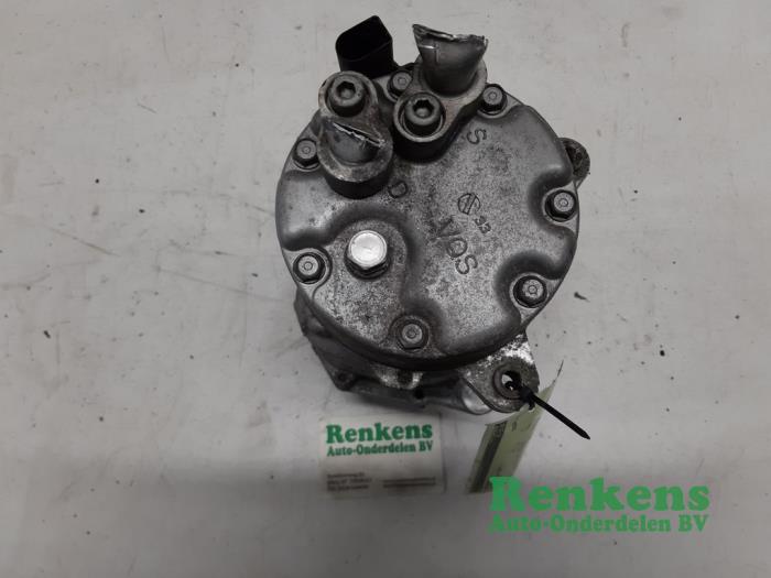 Air conditioning pump from a Volkswagen Bora (1J2) 1.6 2001