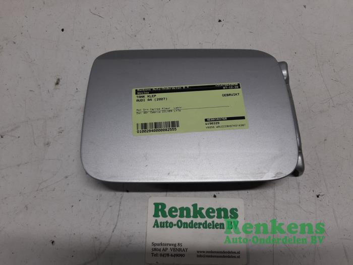 Begagnade Tanklucka Audi A4 Cabrio (B7) 2.0 TDI Pris € 25,00 Marginaltabell erbjuds av Renkens Auto-Onderdelen B.V.