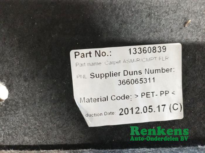 Tapis de coffre d'un Opel Astra J (PC6/PD6/PE6/PF6) 1.4 16V ecoFLEX 2012