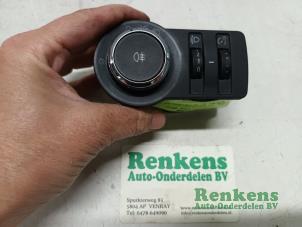 Usagé Commutateur lumière Opel Astra J (PC6/PD6/PE6/PF6) 1.4 16V ecoFLEX Prix € 20,00 Règlement à la marge proposé par Renkens Auto-Onderdelen B.V.