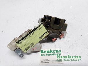 Używane Mechanizm blokady drzwi lewych tylnych wersja 4-drzwiowa Nissan Almera Tino (V10M) 1.8 16V Cena € 30,00 Procedura marży oferowane przez Renkens Auto-Onderdelen B.V.