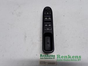 Used Electric window switch Peugeot 207 SW (WE/WU) 1.6 HDi 16V Price € 25,00 Margin scheme offered by Renkens Auto-Onderdelen B.V.