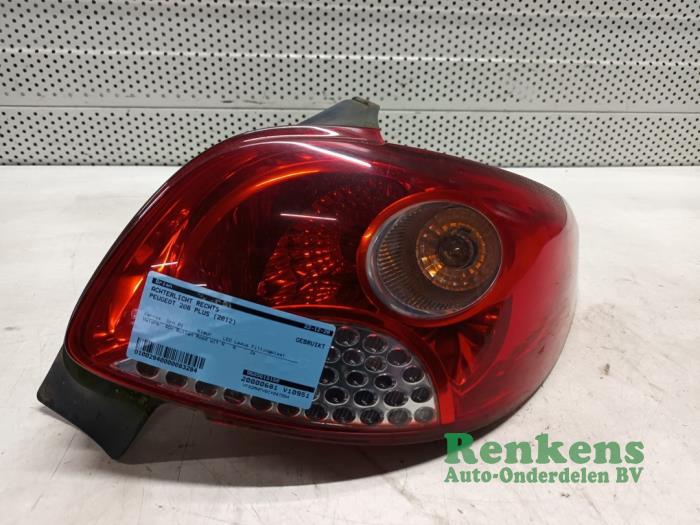 Taillight, right from a Peugeot 206+ (2L/M) 1.1 XR,XS 2012