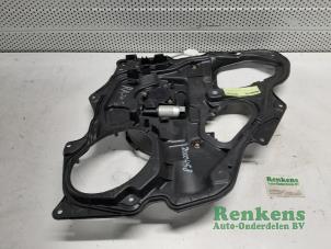 Używane Mechanizm szyby prawej tylnej wersja 4-drzwiowa Mazda 3 (BK12) 1.6 CiTD 16V Cena € 35,00 Procedura marży oferowane przez Renkens Auto-Onderdelen B.V.