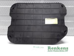 Used Tool set Citroen C4 Picasso (UD/UE/UF) 1.8 16V Price € 40,00 Margin scheme offered by Renkens Auto-Onderdelen B.V.