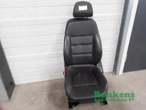 Used Seat, left Opel Signum (F48) 2.2 DGI 16V Price € 100,00 Margin scheme offered by Renkens Auto-Onderdelen B.V.