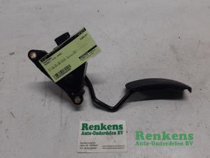 Used Accelerator pedal Renault Clio III (BR/CR) 1.5 dCi 70 Price € 30,00 Margin scheme offered by Renkens Auto-Onderdelen B.V.
