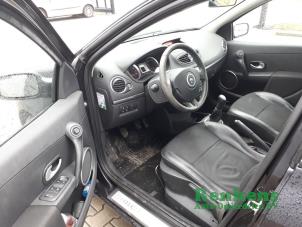 Used Electric window switch Renault Clio III (BR/CR) 1.2 16V TCe 100 Price € 20,00 Margin scheme offered by Renkens Auto-Onderdelen B.V.