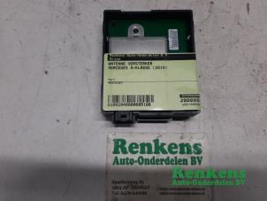 Usados Amplificador de antena Mercedes A (W169) 1.7 A-180 Precio € 20,00 Norma de margen ofrecido por Renkens Auto-Onderdelen B.V.