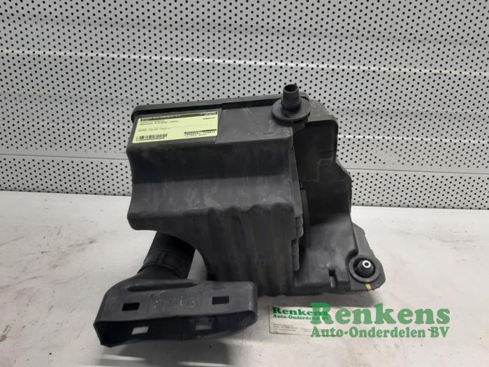 Gebrauchte Luftfiltergehäuse Mercedes A (W169) 1.7 A-180 Preis € 40,00 Margenregelung angeboten von Renkens Auto-Onderdelen B.V.