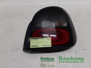 Usagé Feu arrière secondaire droit Renault Megane Scénic (JA) 1.4i RL,RN Prix € 25,00 Règlement à la marge proposé par Renkens Auto-Onderdelen B.V.