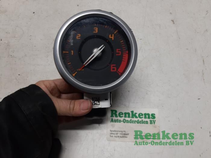 Tachometer from a Renault Twingo II (CN) 1.5 dCi 90 FAP 2011