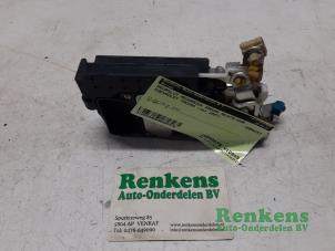Usados Mecanismo de cerradura de puerta de 4 puertas derecha delante Chevrolet Tacuma 2.0 16V Precio € 30,00 Norma de margen ofrecido por Renkens Auto-Onderdelen B.V.